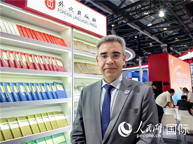 巴西東進(jìn)出版社社長(zhǎng)高文勇接受人民網(wǎng)專訪。人民網(wǎng)記者 符園園攝