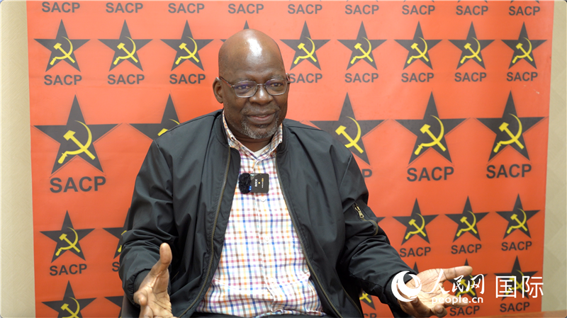 南非共產(chǎn)黨總書記索利 馬派拉接受人民網(wǎng)記者采訪。人民網(wǎng) 劉暢攝