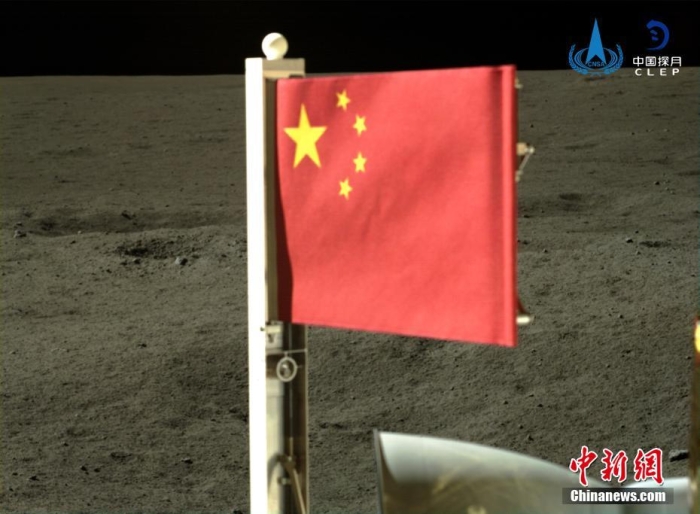 6月4日，中國國家航天局公布了嫦娥六號探測器在月球背面的五星紅旗展示影像。鮮艷的五星紅旗再次閃耀月球，這也是中國首次在月球背面獨立動態(tài)展示國旗。<a target='_blank' href='/'><p  align=