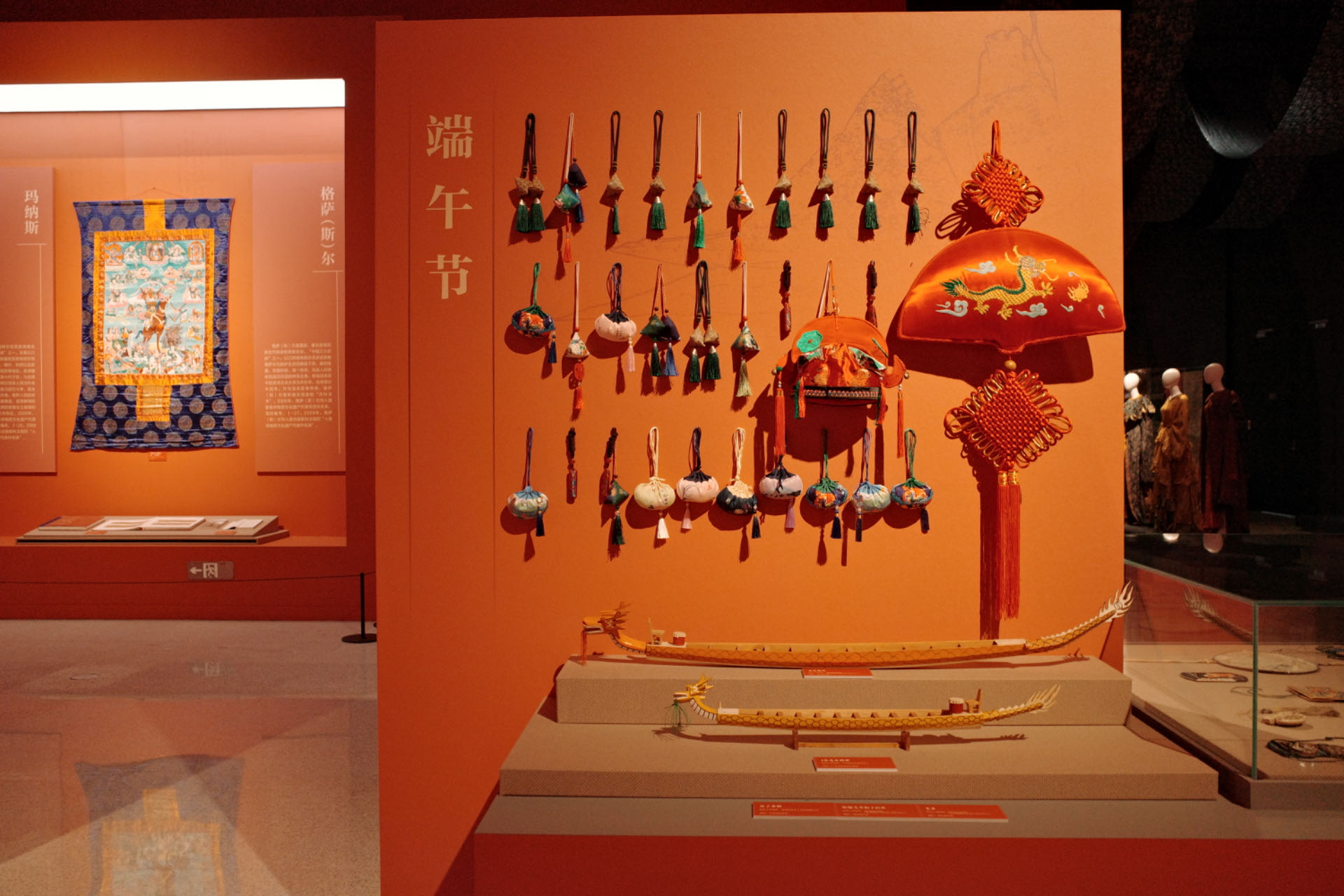 “氣象萬千——中國非遺保護(hù)實踐主題展”展示了端午節(jié)主題的非遺。人民網(wǎng)記者 劉微攝