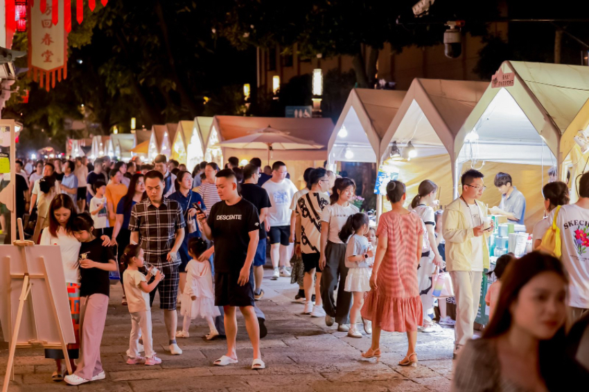 本屆中國大運河廟會吸引不少市民游客前來參觀游玩。拱墅區(qū)委宣傳部供圖