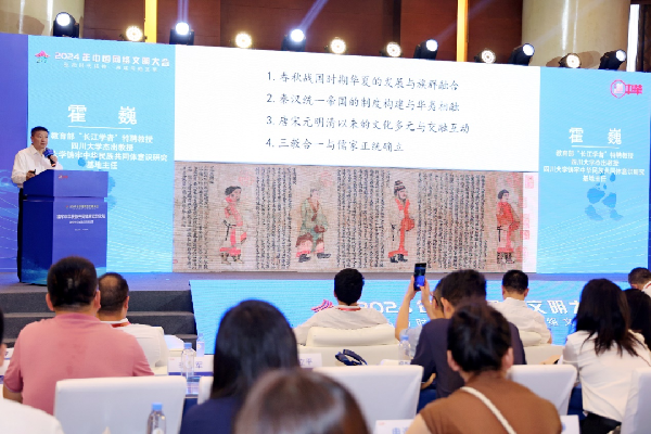講好中華民族共同體故事，讓網(wǎng)絡(luò)“連心”更“聚心”