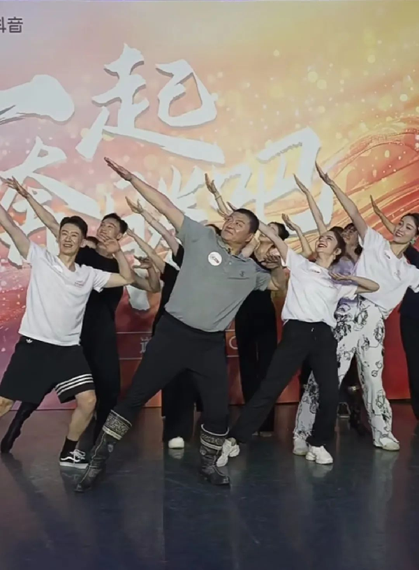 講好中華民族共同體故事，讓網(wǎng)絡(luò)“連心”更“聚心”
