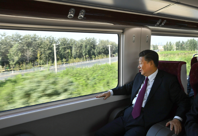 2019年9月25日，習(xí)近平總書記乘坐軌道列車前往北京大興國(guó)際機(jī)場(chǎng)。