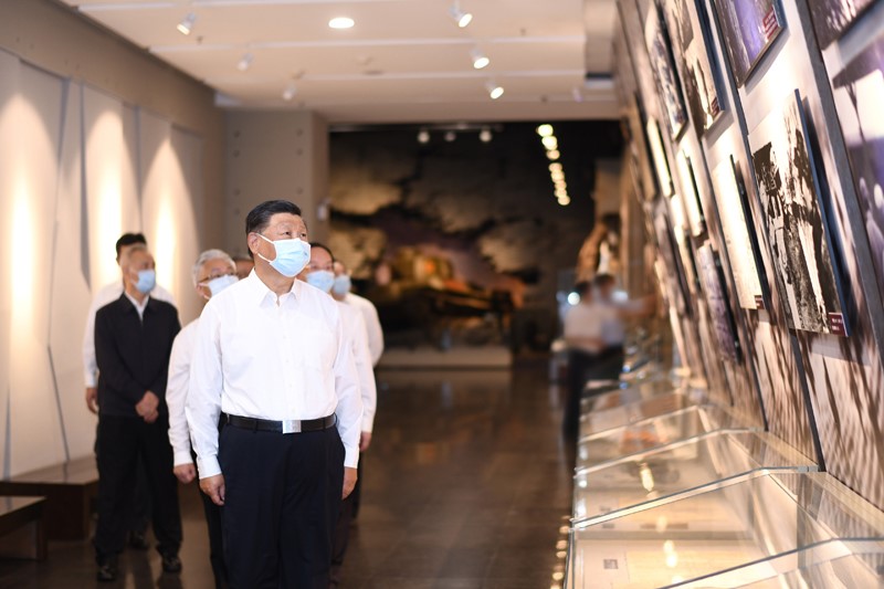 2022年8月16日至17日，中共中央總書記、國家主席、中央軍委主席習(xí)近平在遼寧考察。這是16日下午，習(xí)近平在錦州市考察遼沈戰(zhàn)役紀(jì)念館。 新華社記者 燕雁 攝
