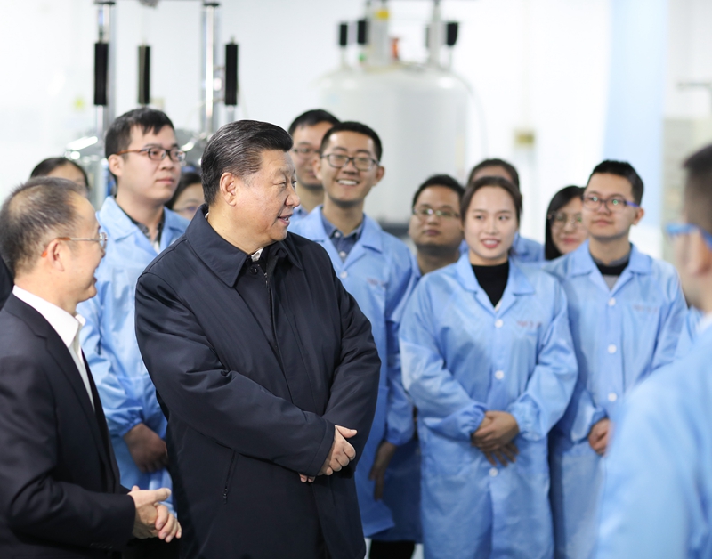 2019年1月17日，習(xí)近平在天津南開大學(xué)元素有機(jī)化學(xué)國家重點(diǎn)實(shí)驗(yàn)室同師生親切交流。