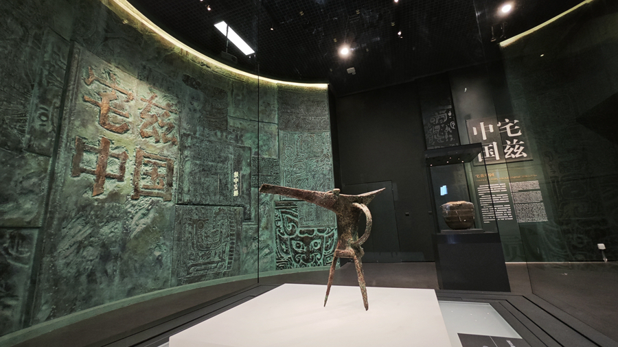 中國(guó)考古博物館內(nèi)的宅茲中國(guó)專題展。央視記者 許永松 攝