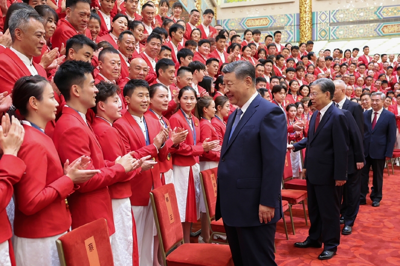 2024年8月20日，習(xí)近平總書(shū)記在人民大會(huì)堂接見(jiàn)第33屆夏季奧林匹克運(yùn)動(dòng)會(huì)中國(guó)體育代表團(tuán)全體成員。