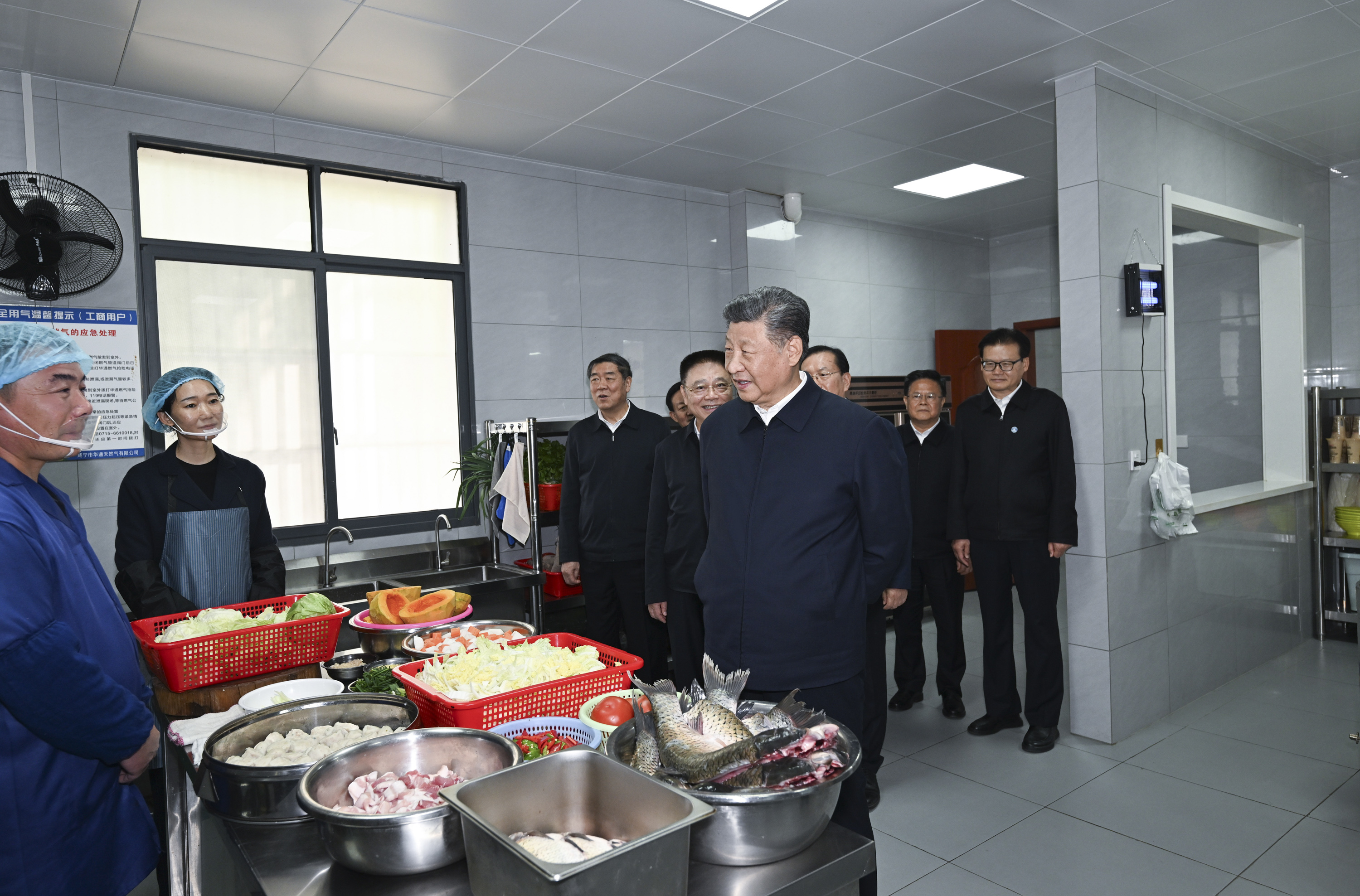 2024年11月5日，習近平總書記在湖北省咸寧市嘉魚縣潘家灣鎮(zhèn)四邑村考察。