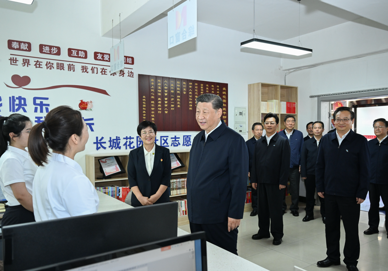 2024年6月19日，習(xí)近平總書記來到寧夏銀川市金鳳區(qū)長(zhǎng)城花園社區(qū)考察。