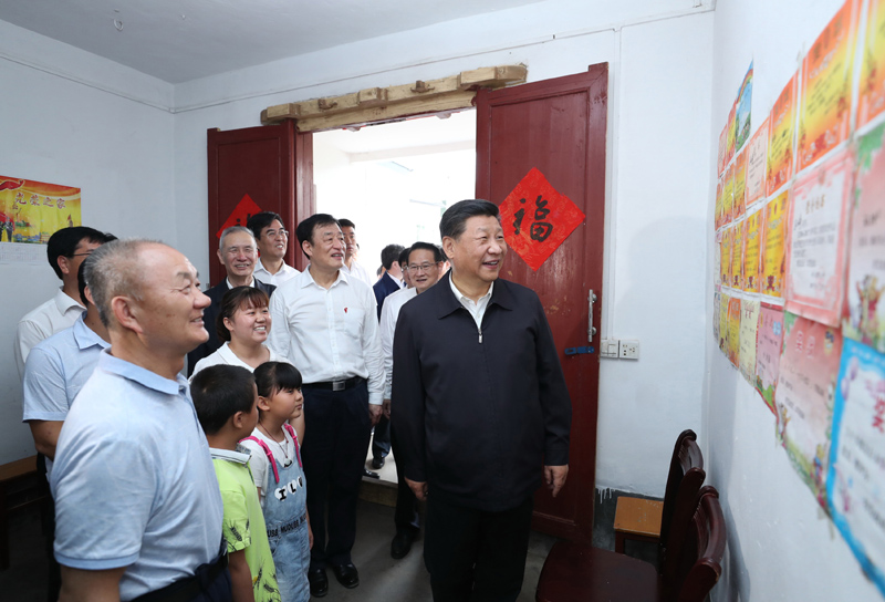 2019年5月20日，習(xí)近平總書記在江西省贛州市于都縣梓山鎮(zhèn)潭頭村看望村民孫觀發(fā)一家人。