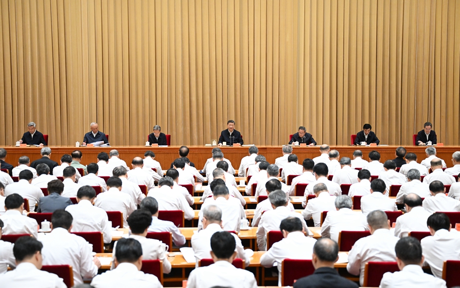 7月14日至15日，中央城市工作會議在北京舉行。中共中央總書記、國家主席、中央軍委主席習(xí)近平出席會議并發(fā)表重要講話。中共中央政治局常委李強、趙樂際、王滬寧、蔡奇、丁薛祥、李希出席會議。