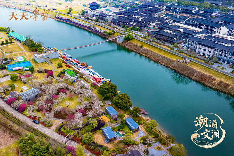 2025年2月17日，浙江紹興，嵊州市越劇小鎮(zhèn)和濕地公園梅花盛開(kāi)。