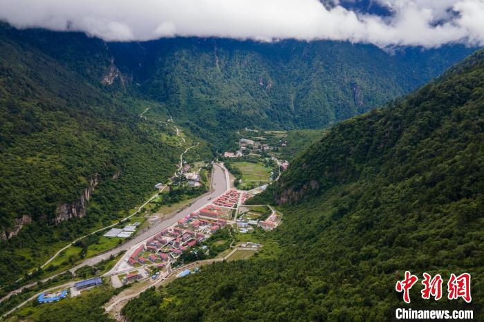 西藏山南勒布溝風(fēng)光?！〗w波 攝