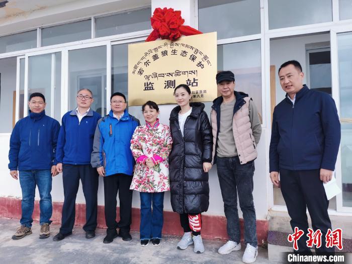 揭牌儀式現(xiàn)場(chǎng)?！垪?攝