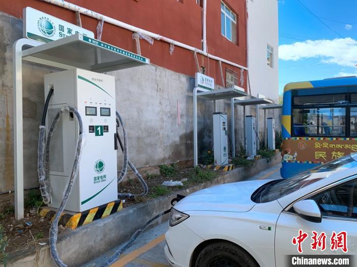 川藏公路318線(xiàn)四川段10座電動(dòng)汽車(chē)充電站全部投運(yùn)