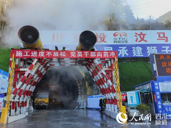 獅子坪隧道口。郭瑩 攝