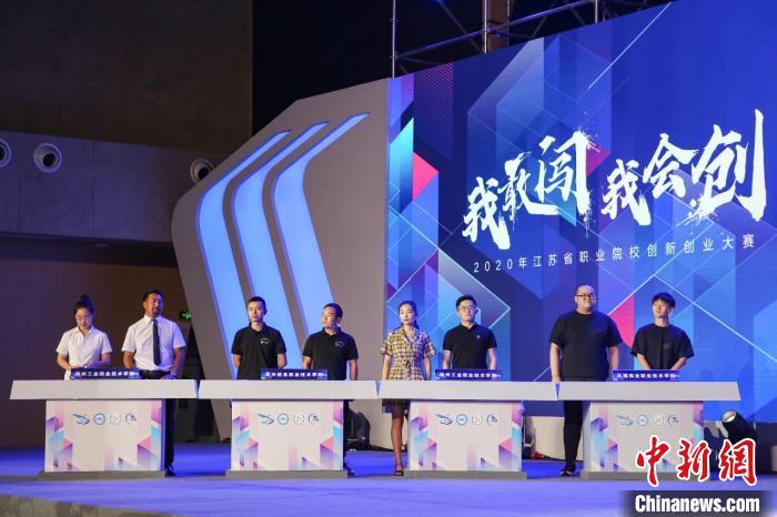 圖為拉東參加“建行杯”第六屆中國國際“互聯(lián)網(wǎng)+”大學(xué)生創(chuàng)新創(chuàng)業(yè)大賽省賽?！∈茉L者供圖 攝