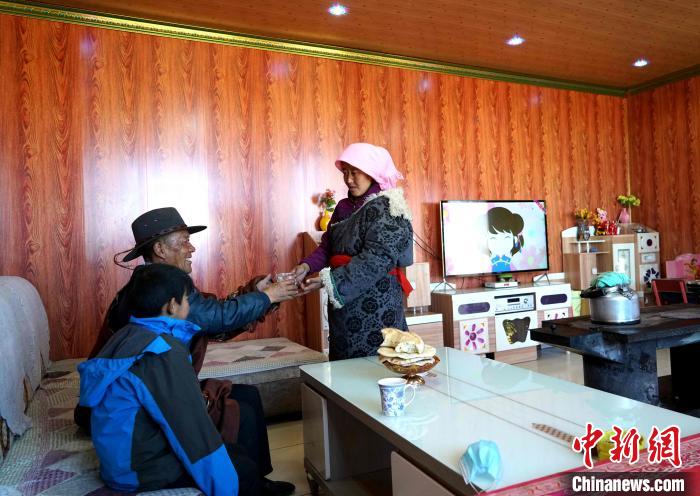 圖為易地搬遷后的哇保家。　才項(xiàng)什姐 攝