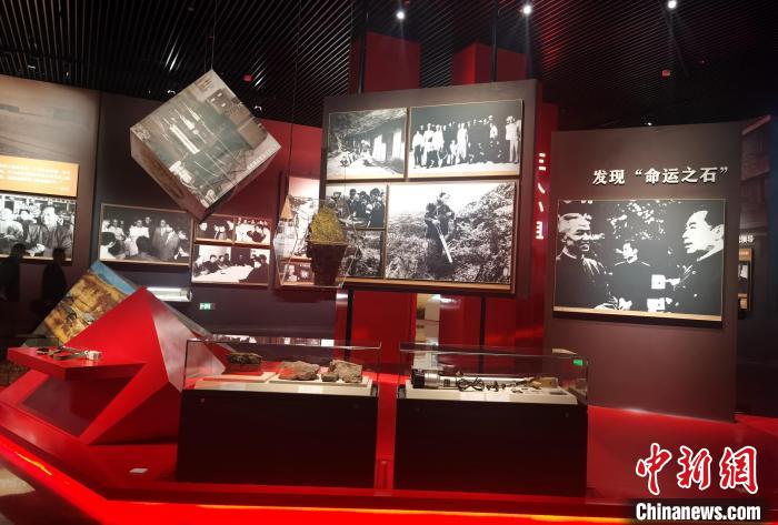 圖為紀(jì)念館內(nèi)部一角?！《∮衩?攝