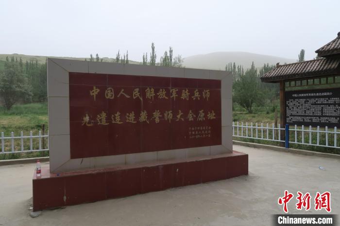 圖為進(jìn)藏先遣英雄連誓師地原址?！畛坛?攝