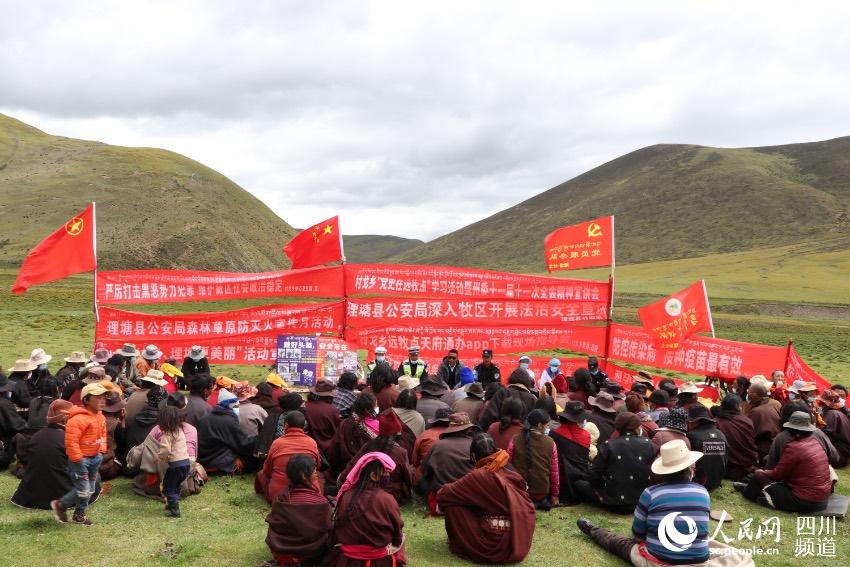 草地上宣講。巴登攝