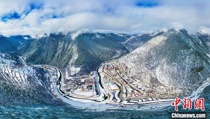 壤塘的雪后美景?！∪捞量h融媒體中心供圖