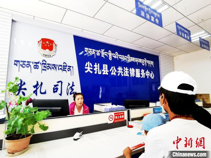 （人民幸福生活）探訪青海尖扎法律援助中心：應(yīng)援盡援，給弱勢群體筑法律后盾