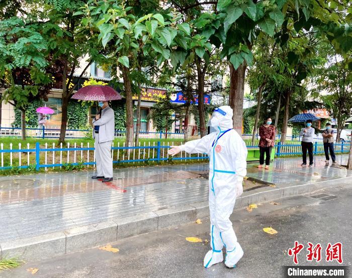 高原小城青海尖扎抗疫見聞：柔肩亦可擔(dān)重任，夫妻檔聞令而動(dòng)