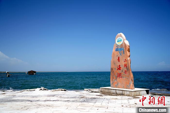 圖為青海湖景區(qū)一角?！O睿 攝