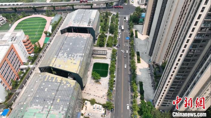 匯泉路社區(qū)一角?！「呒午?攝