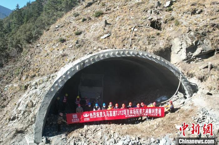 青海久治至四川馬爾康高速公路首座高寒、高海拔長隧道林場(chǎng)隧道左洞貫通