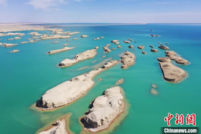 航拍青海大柴旦烏素特水上雅丹奇特景觀?！●R銘言 攝