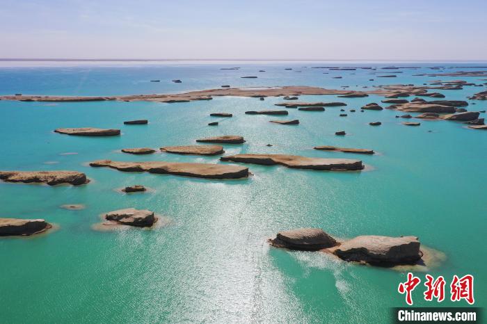 航拍青海大柴旦烏素特水上雅丹奇特景觀?！●R銘言 攝