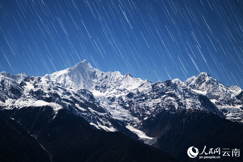 梅里雪山“星河流淌”奇觀。趙一舟攝