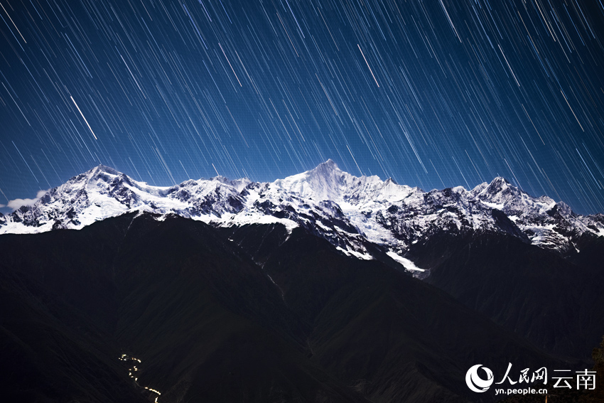 梅里雪山“星河流淌”奇觀。趙一舟攝