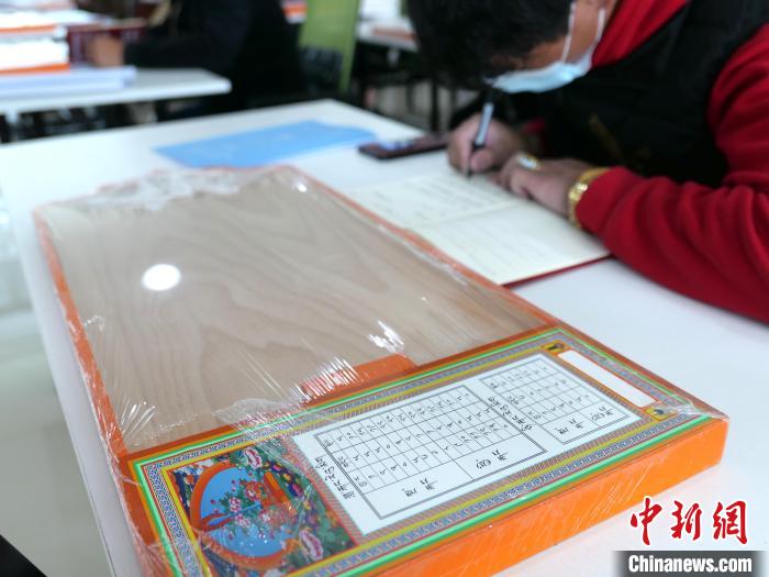 圖為天文歷算計(jì)算工具?！≈x牧 攝