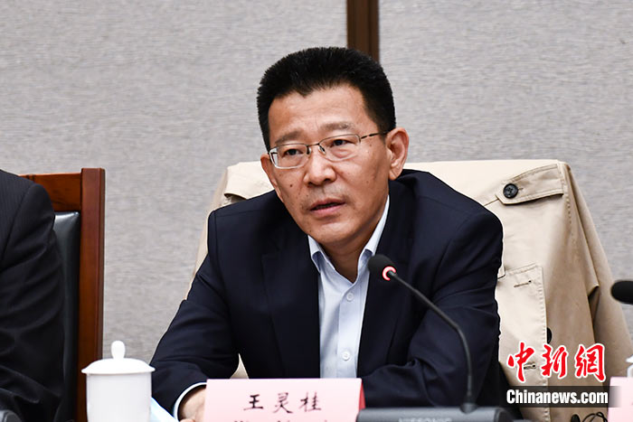 5月16日，由中國社會科學院西藏智庫、中國社會科學院民族學與人類學研究所主辦的第五屆西藏智庫國際論壇在北京舉行。中國社會科學院副院長王靈桂在致辭中表示，今年是西藏和平解放70周年，西藏人民團結奮斗，把貧窮落后的舊西藏建設成經濟發(fā)展、文化繁榮、社會進步、環(huán)境良好、生活幸福的社會主義新西藏，西藏歷史上第一次徹底消滅了絕對貧困，同全國人民一起，西藏各族人民已經走進全面建成小康社會的新時代，進入歷史發(fā)展的新坐標。 <a target='_blank' ><p  align=