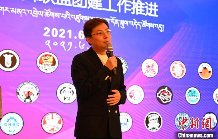 圖為中國舞蹈家協(xié)會街舞委員會常務(wù)副主任、秘書長夏銳致辭。　趙朗 攝