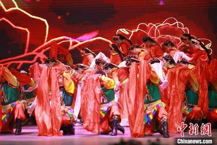 圖為農(nóng)行西藏分行演出現(xiàn)場?！∞r(nóng)行西藏分行 供圖