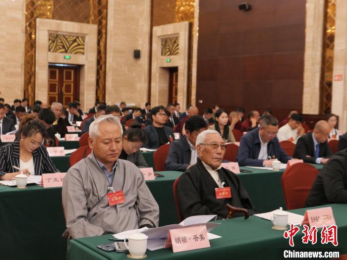 圖為西藏自治區(qū)各族各界慶祝中國共產(chǎn)黨成立100周年座談會現(xiàn)場?！≈x牧 攝