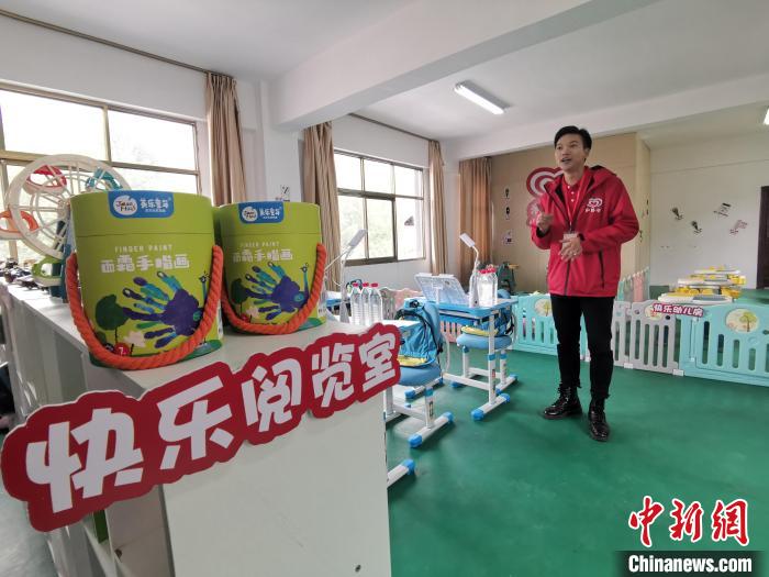 拉薩市堆龍德慶區(qū)幫普村的“心路文化空間”設(shè)有舒適的閱覽室?！≮w延 攝