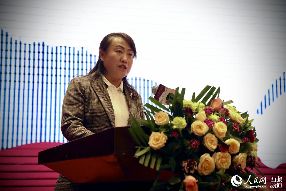 拉薩市旅游發(fā)展局相關(guān)負(fù)責(zé)人發(fā)言。人民網(wǎng) 次仁羅布攝