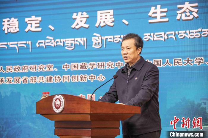 圖為西藏民族大學(xué)黨委書記、副校長劉凱在開幕式上致辭?！钪覍?攝