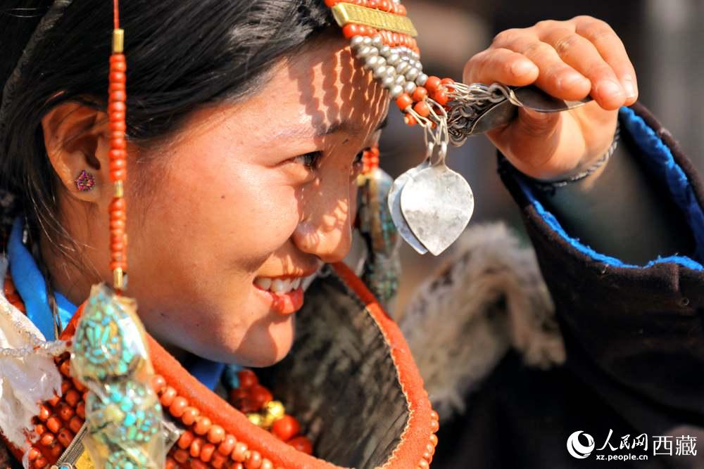 撩起“神秘面紗”。人民網(wǎng) 李海霞