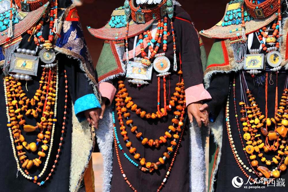 精美的“飛天服飾”。人民網(wǎng) 李海霞攝