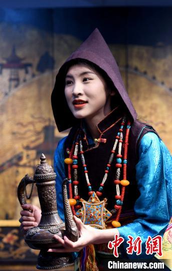 圖為西藏自治區(qū)級(jí)非遺項(xiàng)目——山南浪卡子縣的羊卓服飾?！±盍?攝