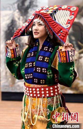 圖為國(guó)家級(jí)非遺項(xiàng)目——西藏那曲申扎縣的巴扎服飾。　李林 攝