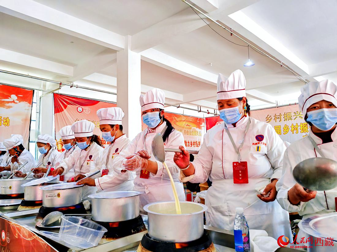 廚藝比拼。人民網(wǎng) 李海霞攝