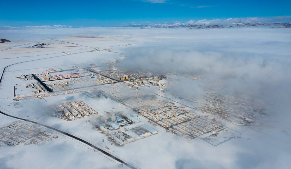 西藏阿里地區(qū)改則縣迎來初雪，銀裝素裹，美如畫卷。